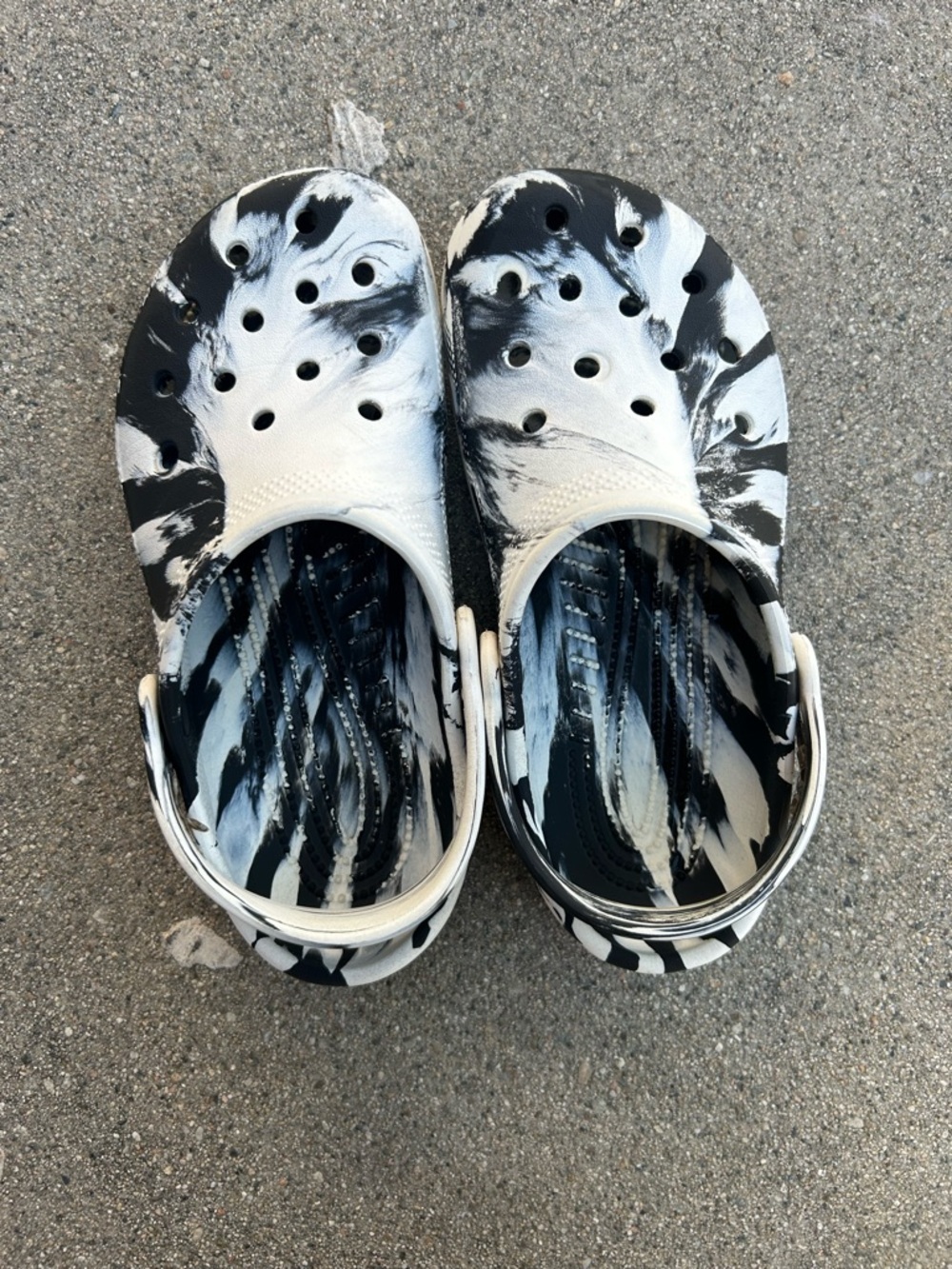 CROCS Big Kids Classic Black/White Marbled Clogs size J3 - Picture 2 of 3